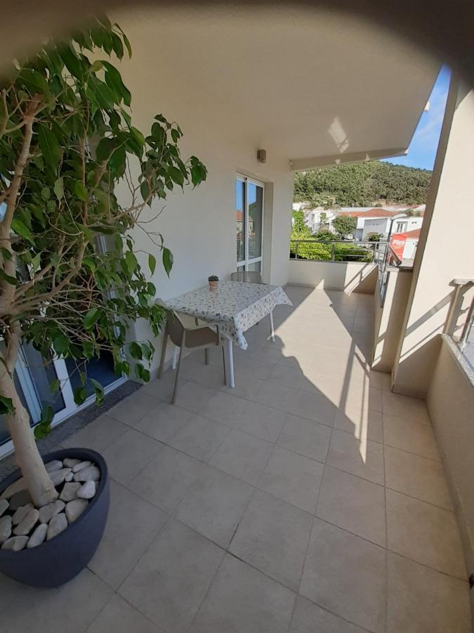 Apartments Lozina Дрвеник Экстерьер фото