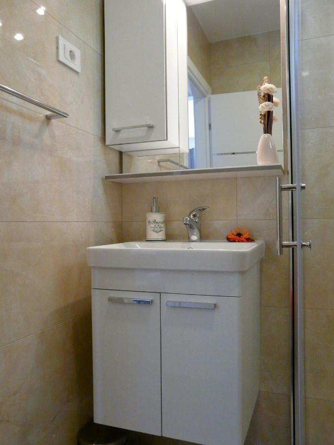 Apartments Lozina Дрвеник Экстерьер фото